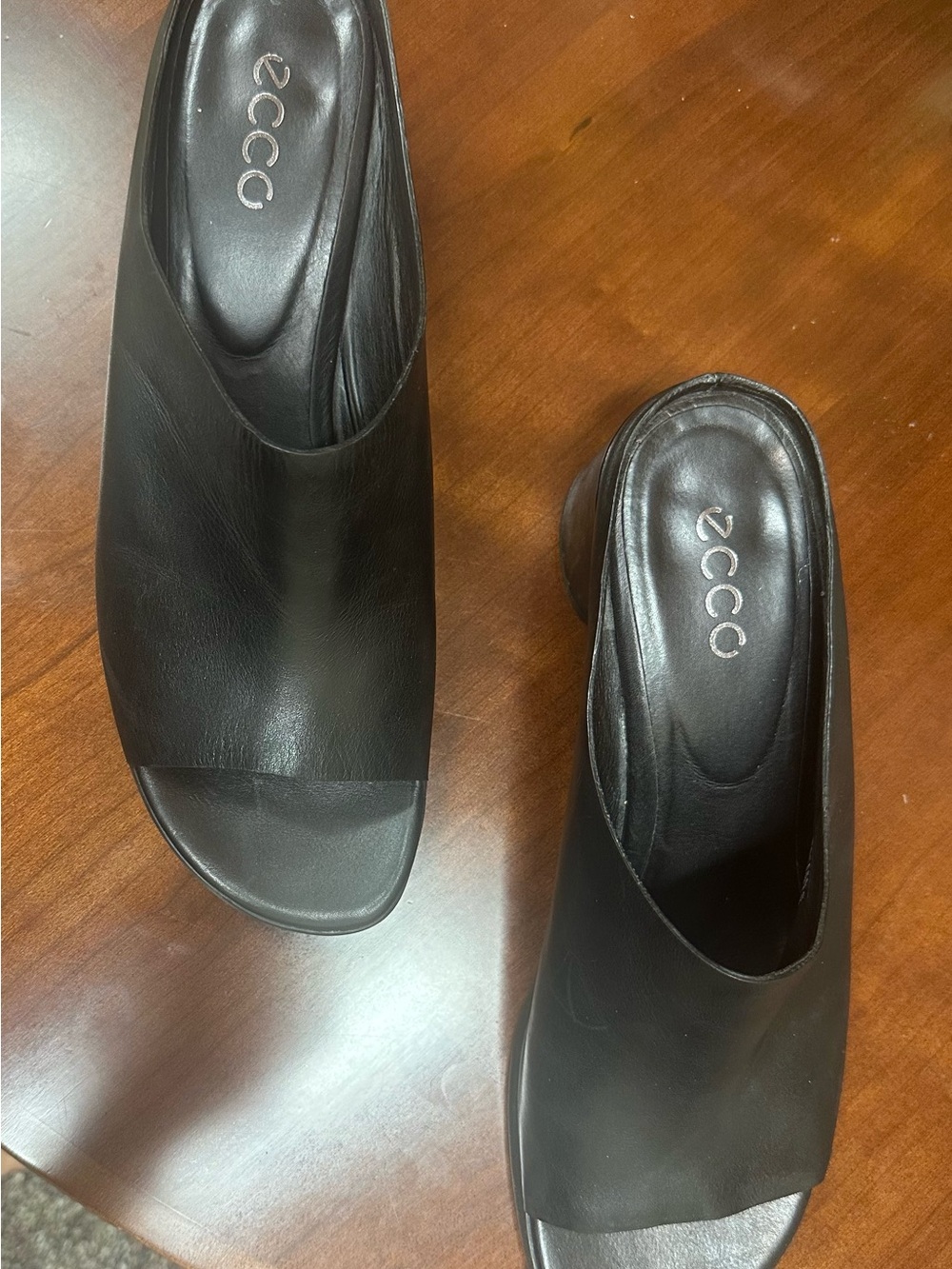 Ecco Black Leather Open-Toe Mule Slides